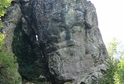 Borzonasca (GE) - Volto megalitico